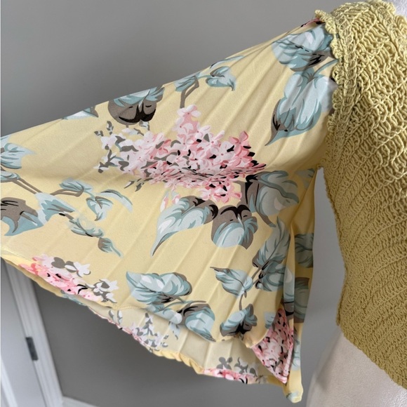 Yellow Crochet Accordion Bell Sleeve Cropped Blouse - Picture 3 of 8